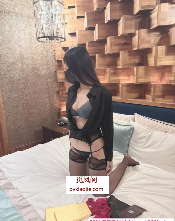 小店温柔反差少妇