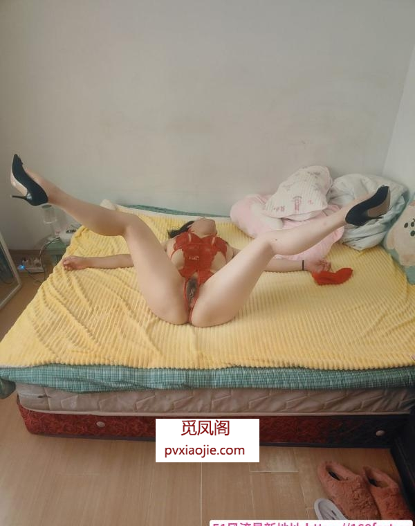 眼镜骚熟女