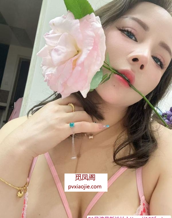 唇枪舌战巨乳骚货