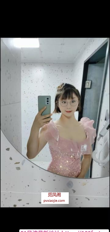 性感美腿可双妃姐妹俩
