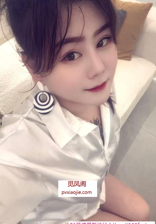 大波翘臀三通熟女