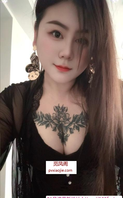 大波翘臀三通熟女