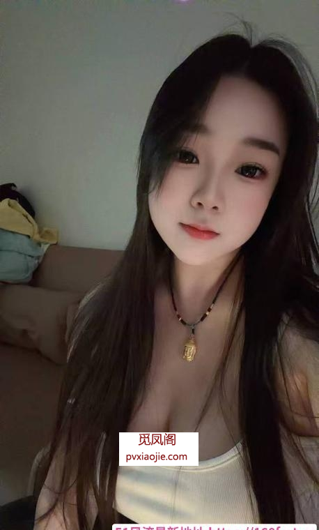 嫩妹逼紧翘臀汁水多