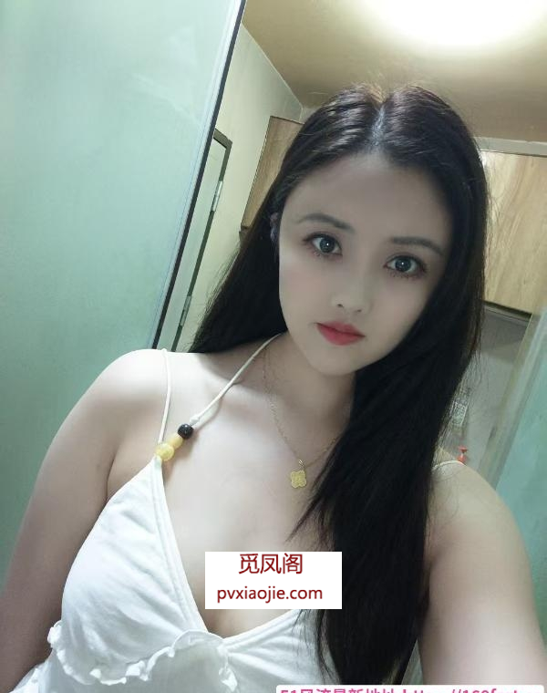 大胸诱人李一桐
