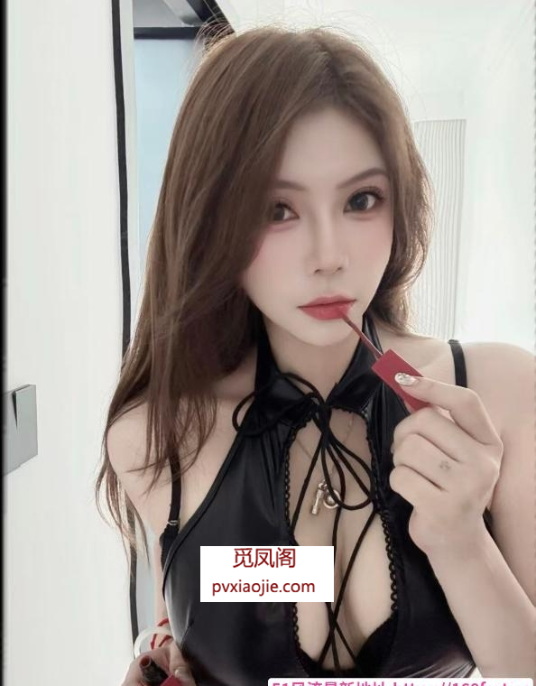 制服大胸小美女