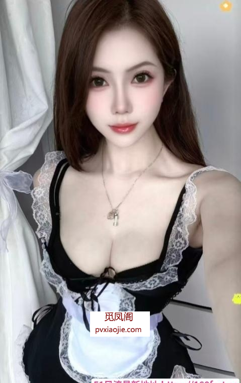 制服大胸小美女