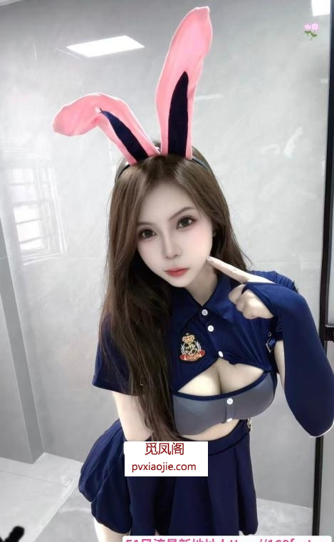 制服大胸小美女