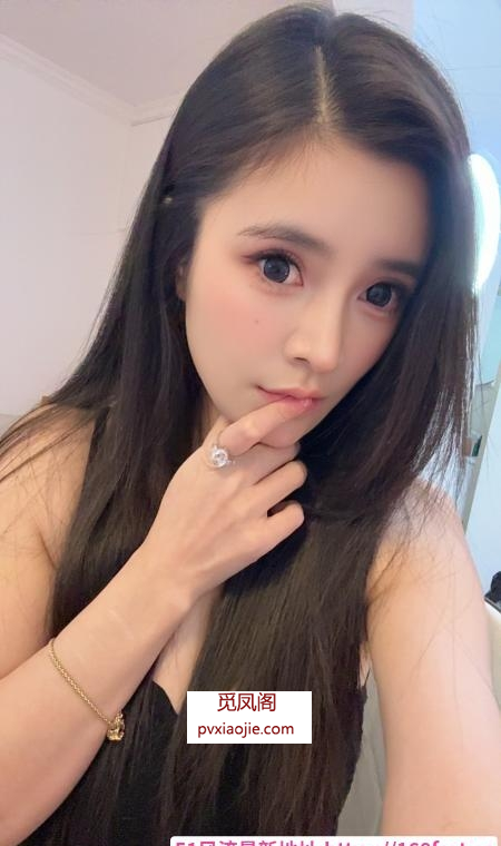 高颜值甜美风小女友