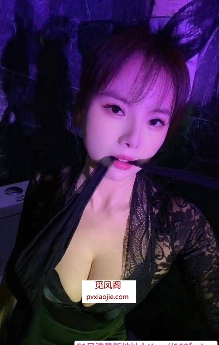 短发性感丰满妹妹