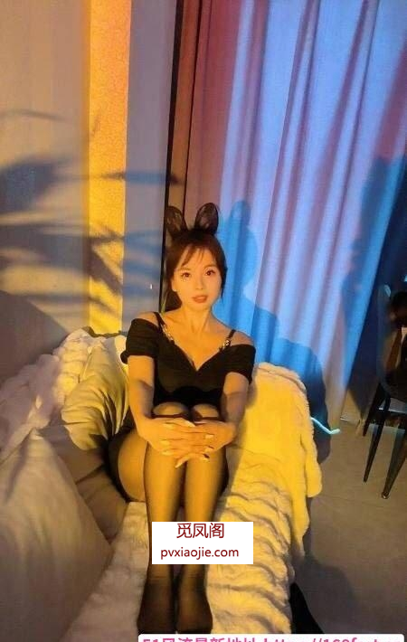 短发性感丰满妹妹