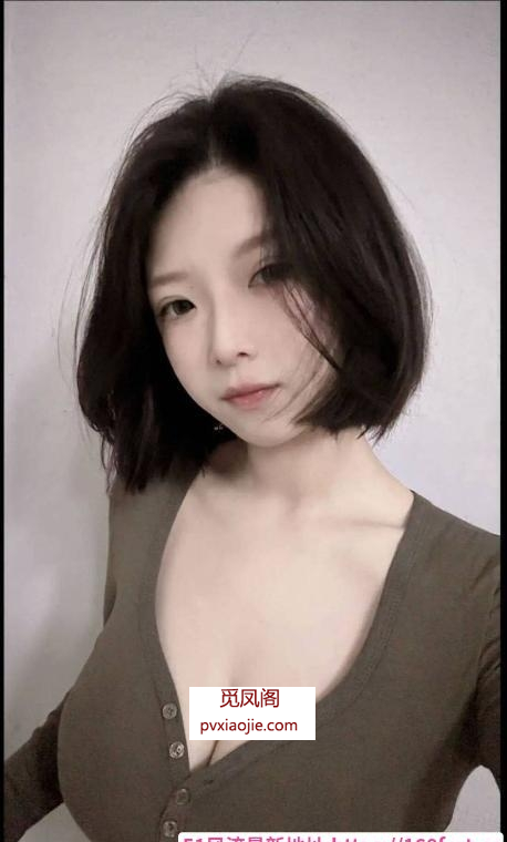 短发性感丰满妹妹