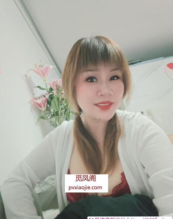 白云爆乳美少妇