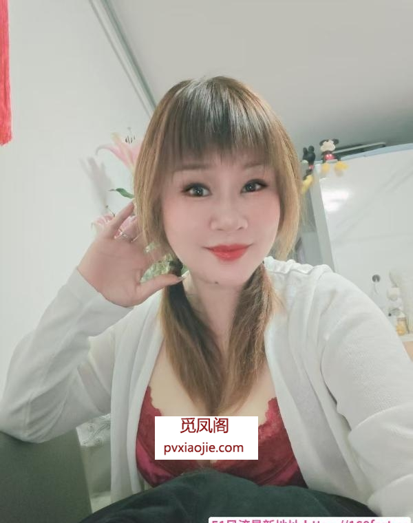 白云爆乳美少妇