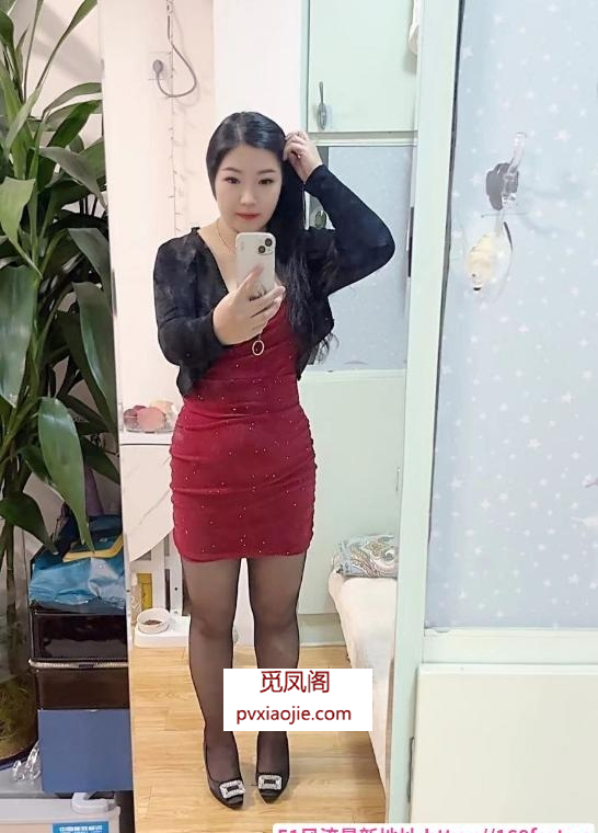 舌吻丰满大臀少妇