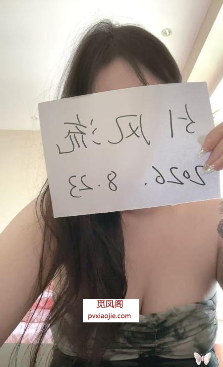 年轻微胖大胸喷水妹