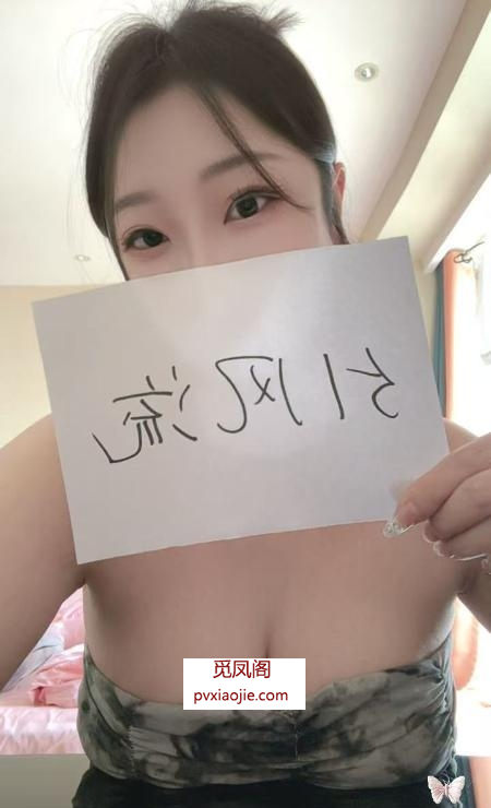年轻微胖大胸喷水妹