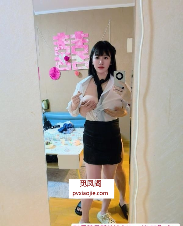 短发气质大胸少妇