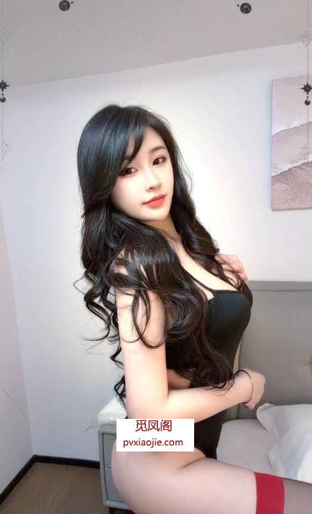 制服翘臀大波妹奈奈