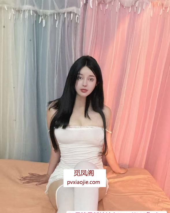 福田前凸后翘妹子