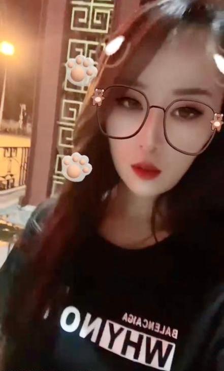 身材很御的少妇