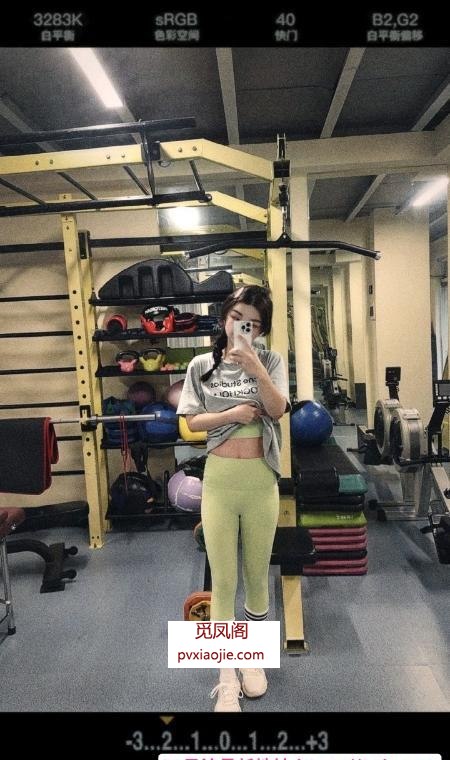 皮肤白嫩研希老师