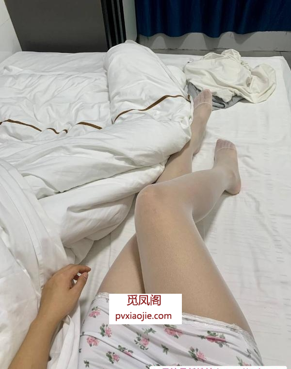 大胸服务控嫩妹