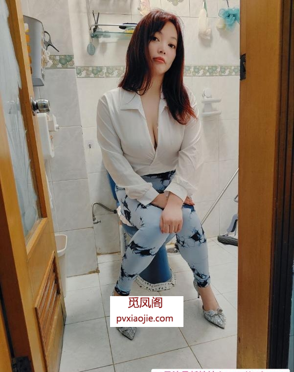 皮肤白的韵味少妇