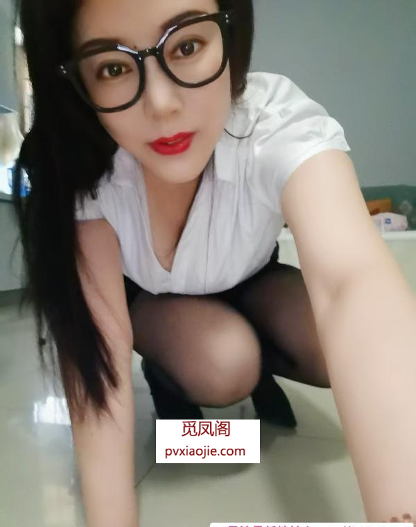 建邺巨乳美女中项