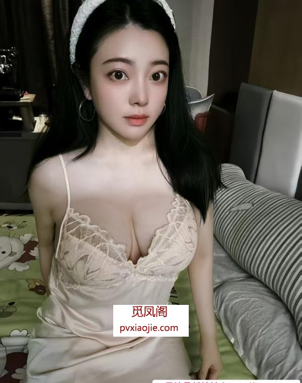 前凸后翘柒柒老师