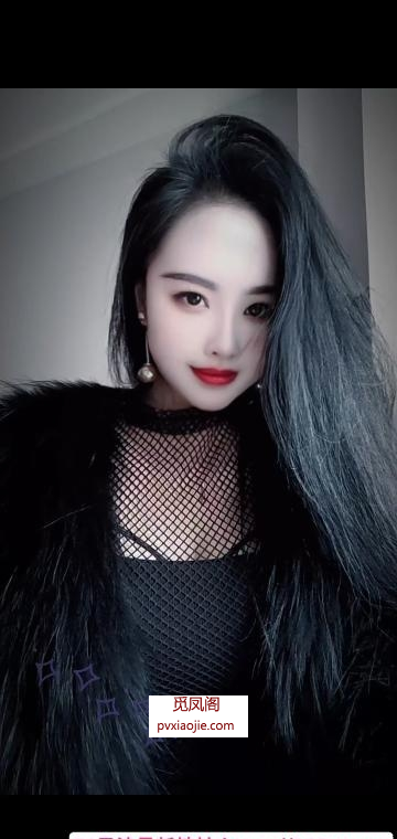 大长腿黑丝少妇