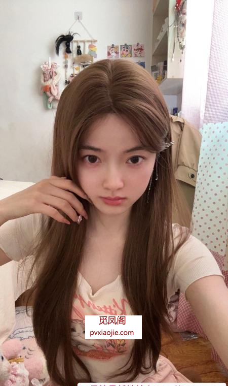 性感甜美李哈哈