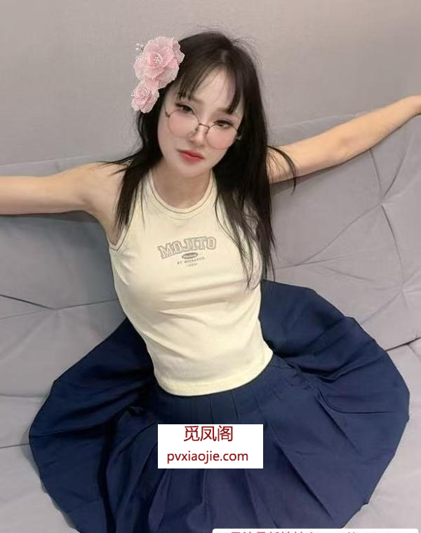 体验黑丝眼镜少妇