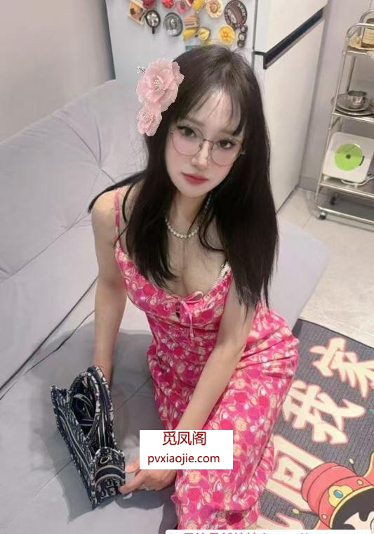 体验黑丝眼镜少妇