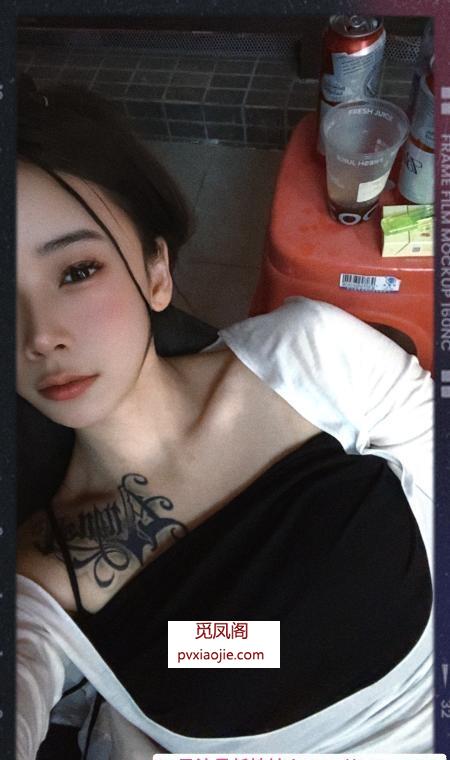 惠城舌吻旗袍骚女