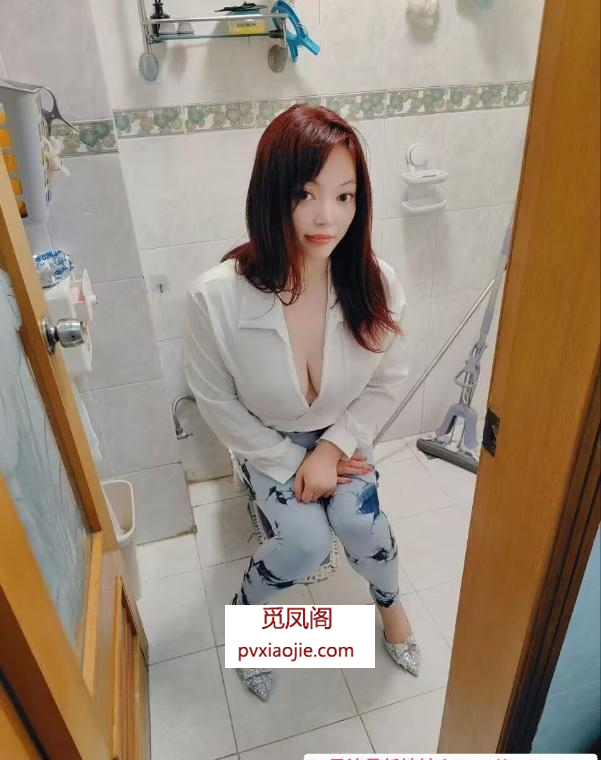 商场内可搞美甲大胸妹