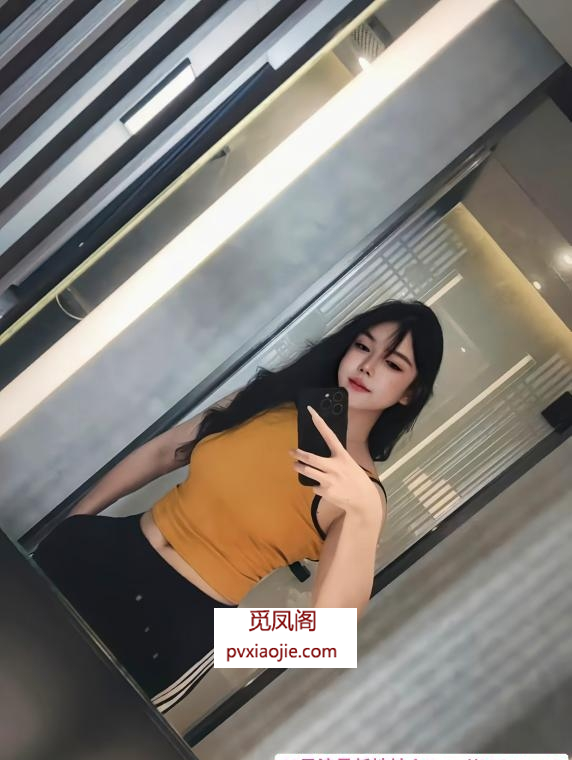 长腿大胸情趣妹子