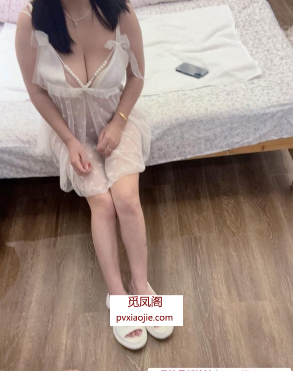 大胸泄火妹娃儿