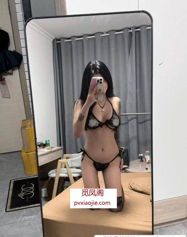 南开童颜大胸嫩妹