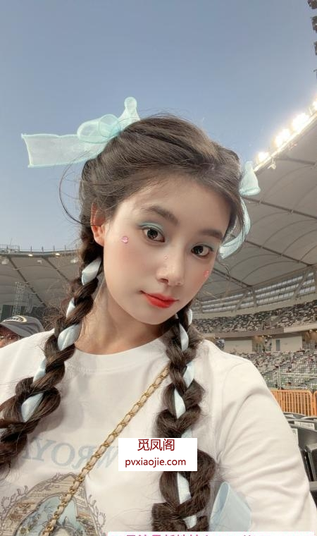 园区可爱漂亮女孩