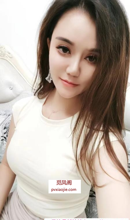 前凸后翘混血妹妹