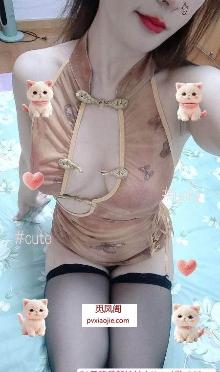 雪白的大波波骚妇